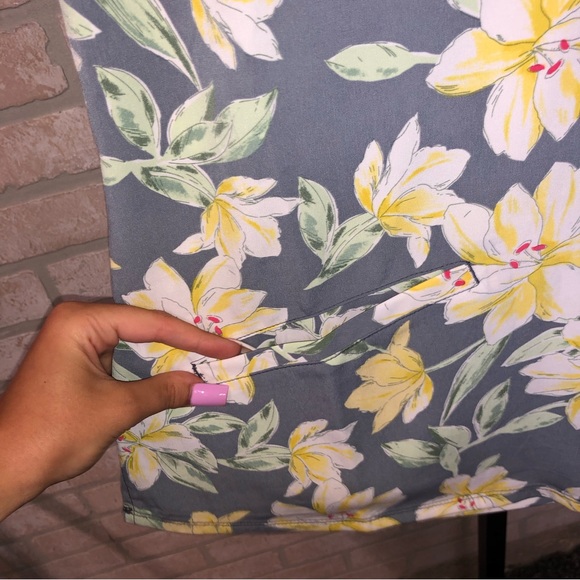 Healing Hands Purple Label Two Button Jewel Neck grey yellow floral scrub top - Picture 3 of 8